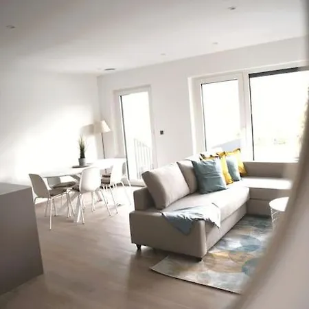 Beautiful 2br In Kirchberg 아파트