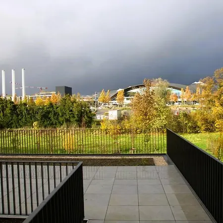 Beautiful 2br In Kirchberg Διαμέρισμα *