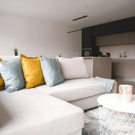 Beautiful 2br In Kirchberg Apartment *
